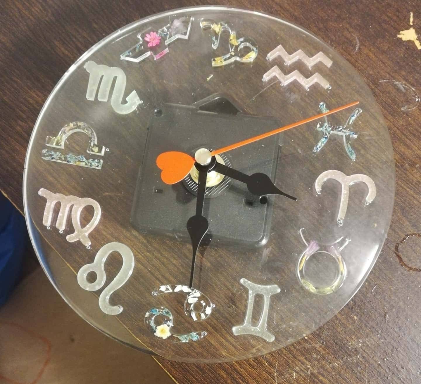 Horloge en Résine Personnalisable