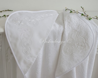 Couverture de baptême blanche brodée / Couverture de baptême personnalisée garçon ou fille | Serviette en coton - Couverture avec croix