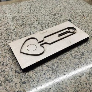 Fustella per etichetta bagaglio a forma di cuore fatta a mano - Fustella per taglio in pelle con design personalizzato - Righello in acciaio per pelle - Strumento per artigianato con punzone per pelle