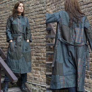 Abrigo de patchwork de lana reciclada: chaqueta con bloques de color hecha a mano
