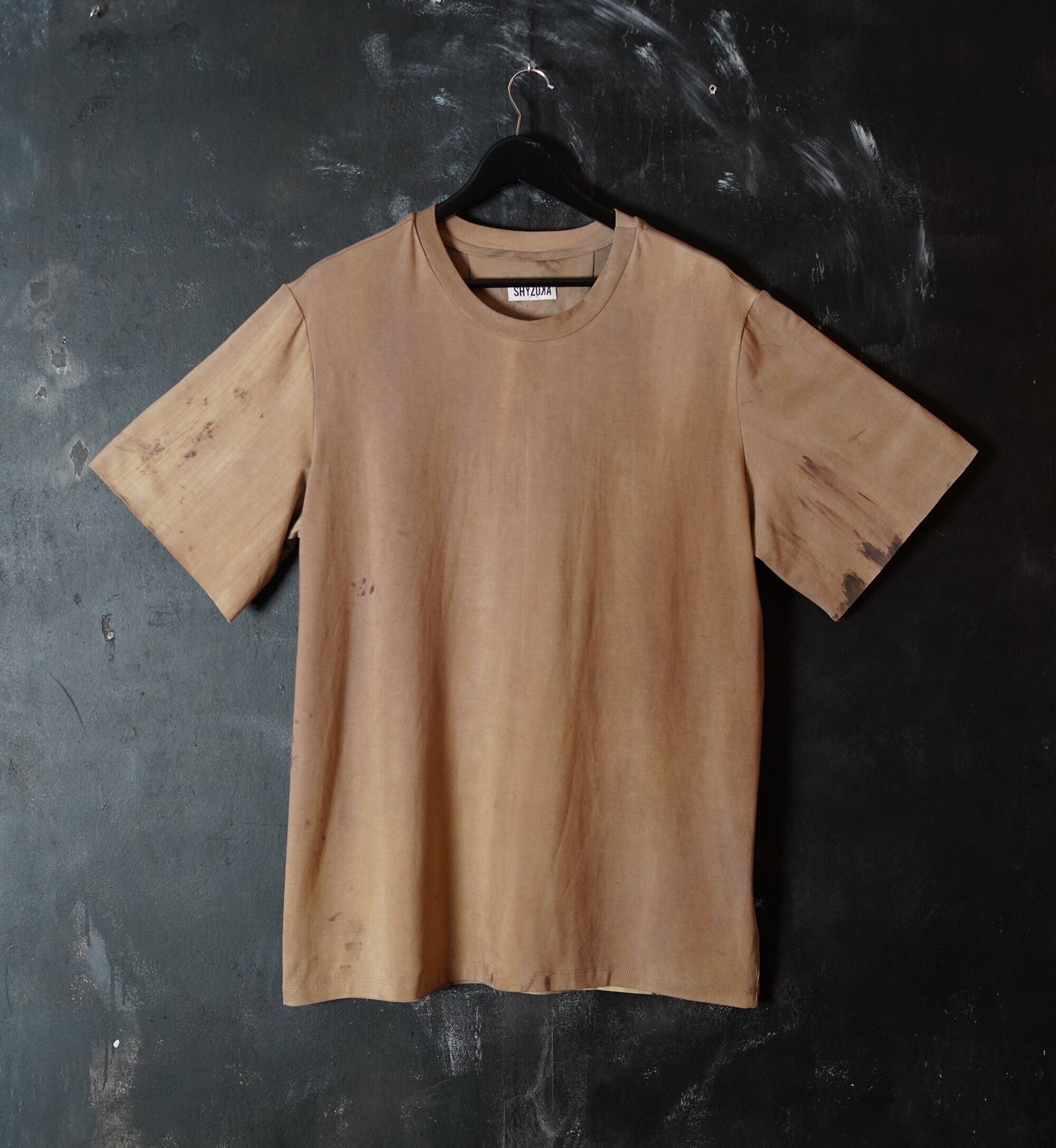 T-shirt en bambou teint naturellement / Haut en bambou peint à la main / T-shirt d'été long coupe ample / Tissu durable / T-shirt en tissu écologique / Haut neutre en termes de genre