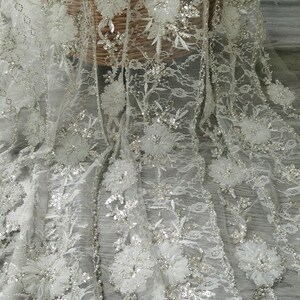 Kantstof met 3D-bloemen pailletten, kralenborduurkant, vintage kant voor bruidsstof op maat gesneden