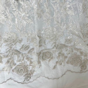 Tela de encaje de tul de malla bordada con cuentas de flores, encaje bordado nupcial, vestido de novia Floral francés Chantille cortado a medida