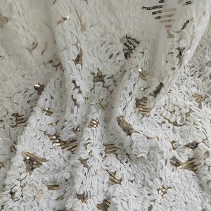 Tissu de dentelle de maille de broderie de paillettes florales 3D, robe de mariée florale par yard