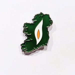 Broche émaillée lys de Pâques irlandais carte de l'Irlande