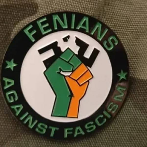 Insignia de Fenianos Contra el Fascismo - Insignia esmaltada antifascista irlandesa de Antifa