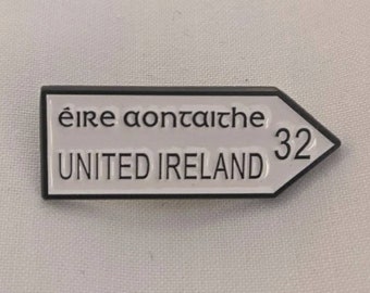 United Ireland Irish Road Sign enamel pin badge - Old style Irish Republican Independence Unity Ireland Freedom