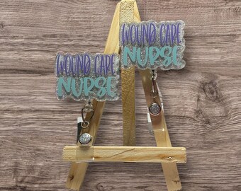 Porta badge per infermiere specializzato in cura delle ferite