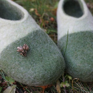 Felted slippers for women-Green slippers-Handmade slippers-Wool slippers-Women home shoes