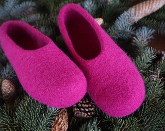 Felted slippers for women-Bright pink slippers-Handmade slippers-Wool slippers-Women home shoes