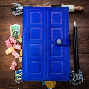 TARDIS inspirierte Leder Notizbuch Hülle für ein großes Moleskine, Journal Cover, River Song Journal, Vollnarbenleder, nachfüllbar