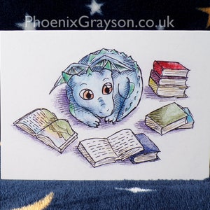 Lesebaby-Drache-Buchdrache-einzelnde Grußkarten-Illustrierte Geburtstags-Anlass-leer