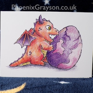 Carte de voeux simple orange bébé dragon et oeuf illustrée anniversaire occasion vierge