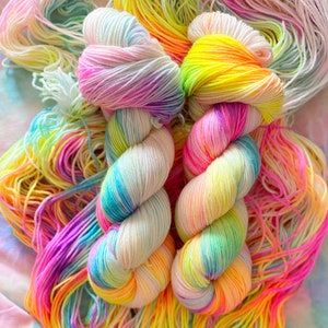 Unicorn Farts Hand Dyed Yarn, Merino Yarn, Knitting Yarn, Crochet Yarn, Unicorn Yarn, 4ply/sock/fingering, DK, aran, Chunky yarn, neon 画像 1
