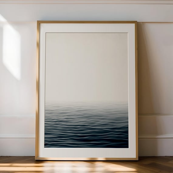 Minimalistische Meeresfotografie abstrakt | Ruhige Wasser Struktur Wandbild | Nebel Ozean Kunst | MISTY SEA