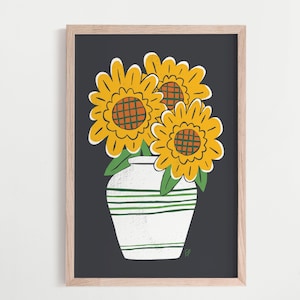 Póster con impresión artística de girasoles en jarrón. Disponible en muchos tamaños estándar de EE. UU., desde 5 x 7 hasta 24 x 26 pulgadas.