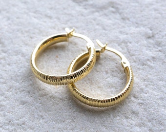 Pendientes de aro acanalados de oro amarillo de 9 quilates de 18 mm