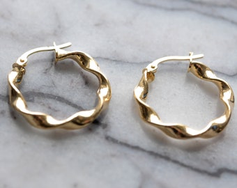 TWISTED CRINKLE HOOP EARRINGS - GOLD main image 0