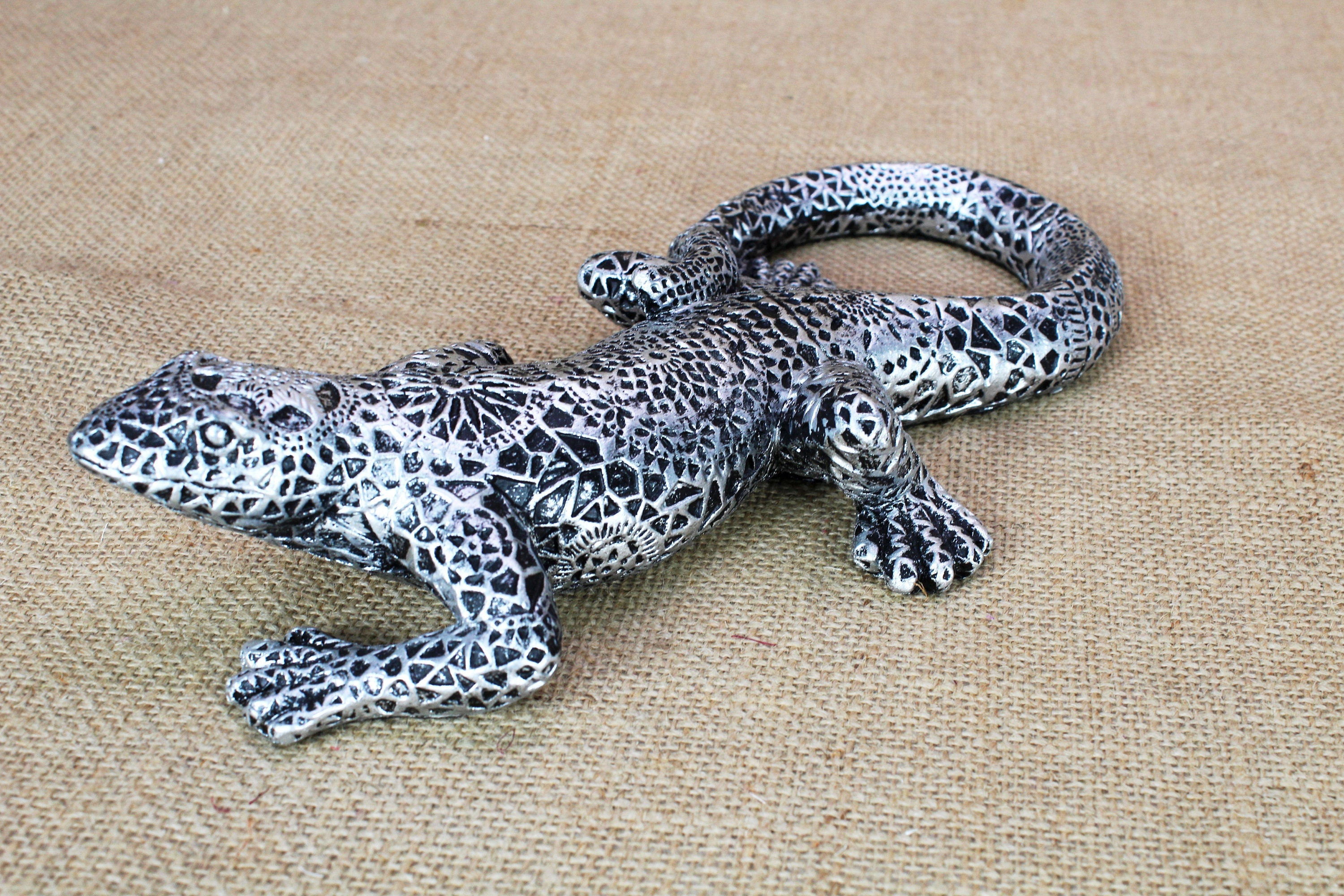 Lizard Figurine: Silver Gecko Wall Art Deco, Home & Garden Hanging