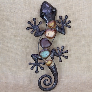 Lizard Gecko Sculpture Wall Art Statue Reptile Figurine Rustic Brown Metal Iguana Home Decor Hanging Outdoor Garden Tropical Salamander
