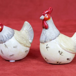 Chicken Figurines Rooster Pair Set Farm Decoration Ceramic Statue Hen Farmhouse Chicks Miniature Home Decor Pottery Tabletop Sculptures