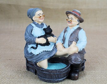 Elderly Couple Figurine Grandparent Statue Anniversary Gift Washing Legs Old Couple Love Sculpture Collectible Gold Age Home Decor