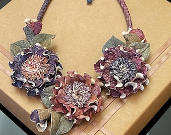 Collier fleur vintage en cuir véritable, collier fait main en cuir élégant et unique