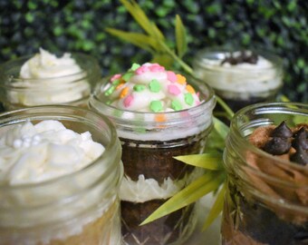 Deluxe VEGAN DESSERT SAMPLER* 2 (8 0z) Cupcakes in a jar*1 Brownie *2 Cake Pops *2 Dipped Oreos* Gifts* Whimxical Wonders* Vegan gift box*