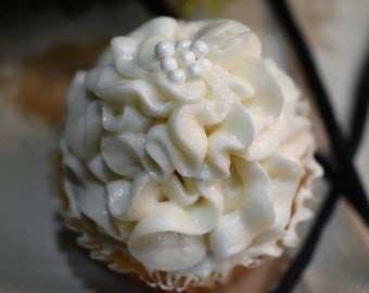 Gourmet Madagascar Vanilla Cupcake 1/2 Dozen