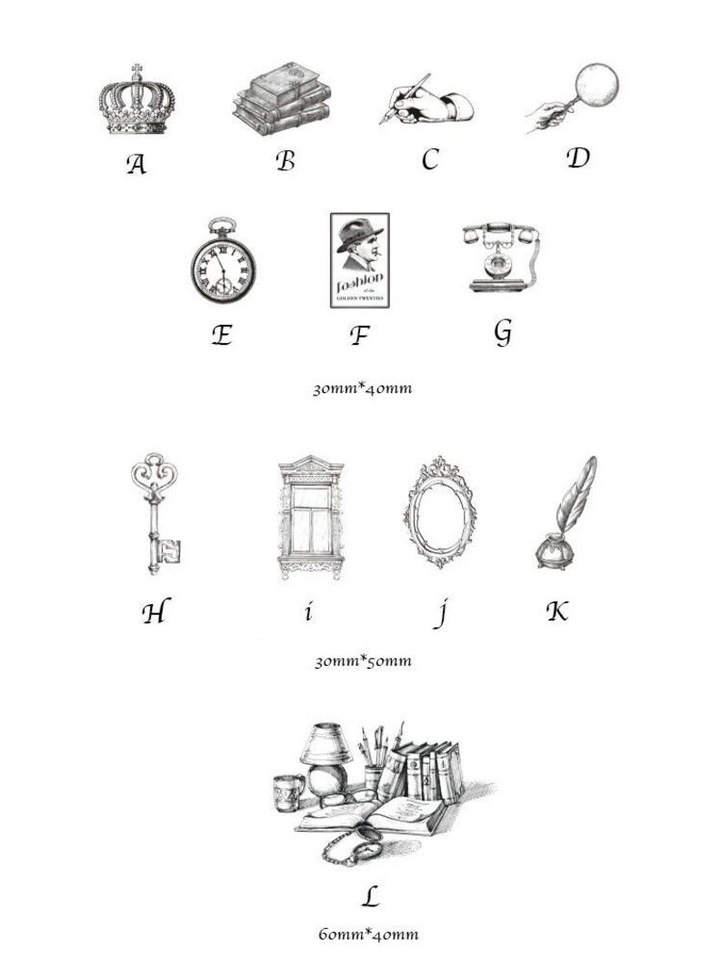 Op de afbeelding: Zwart-witte illustratie van verschillende objecten, waaronder een kroon, boeken, een vergrootglas, een zakhorloge, een vintage telefoon, een sleutel, een raam, een spiegel, een ganzenveer en een lamp met boeken. De illustraties zijn in een rasterpatroon gerangschikt.