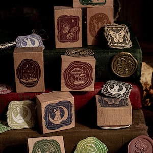Colección Forest Mystery / Sello con icono de hongo silvestre / Sello de madera con hierbas Sello de goma / Sello de mariposa / Sello de conejo Sello de ardilla y luna