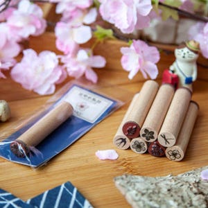 Japanisches zylindrisches Holzstempel-Set | Sakura Libelle Stempel | Blumen Pflanzen Stempel | Schwalbe Stempel | Motivstempel Scrapbook |