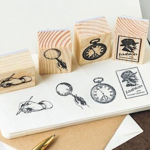 Postzegelverzameling vintage items | Vintage pictogramstempel | Houten stempel rubberen afdichting | Vergrootglas Raamspiegel Sleutel Horloge Kroonstempel