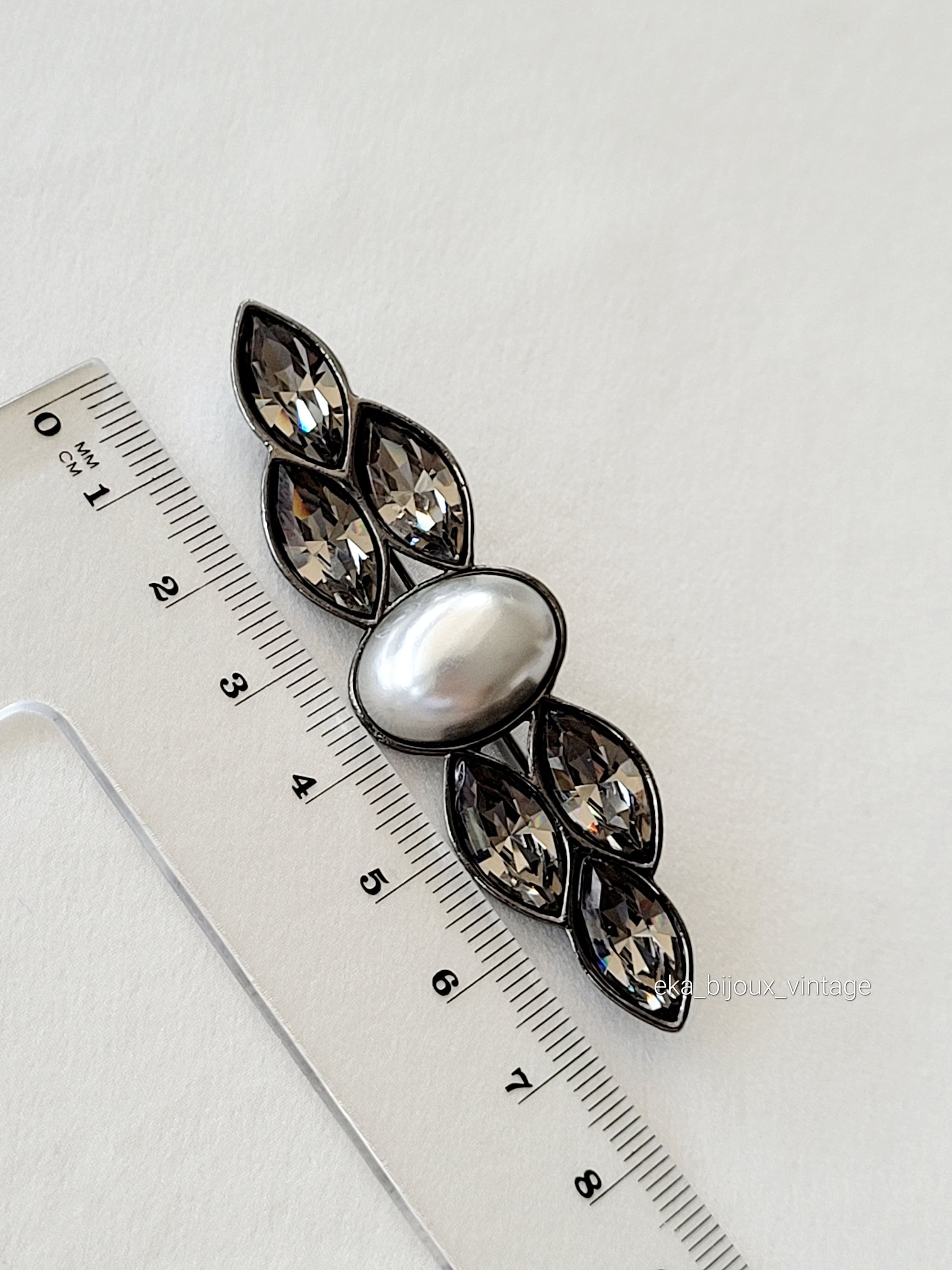 Yves Saint Laurent - Vintage Six-crystal Brooch - Etsy