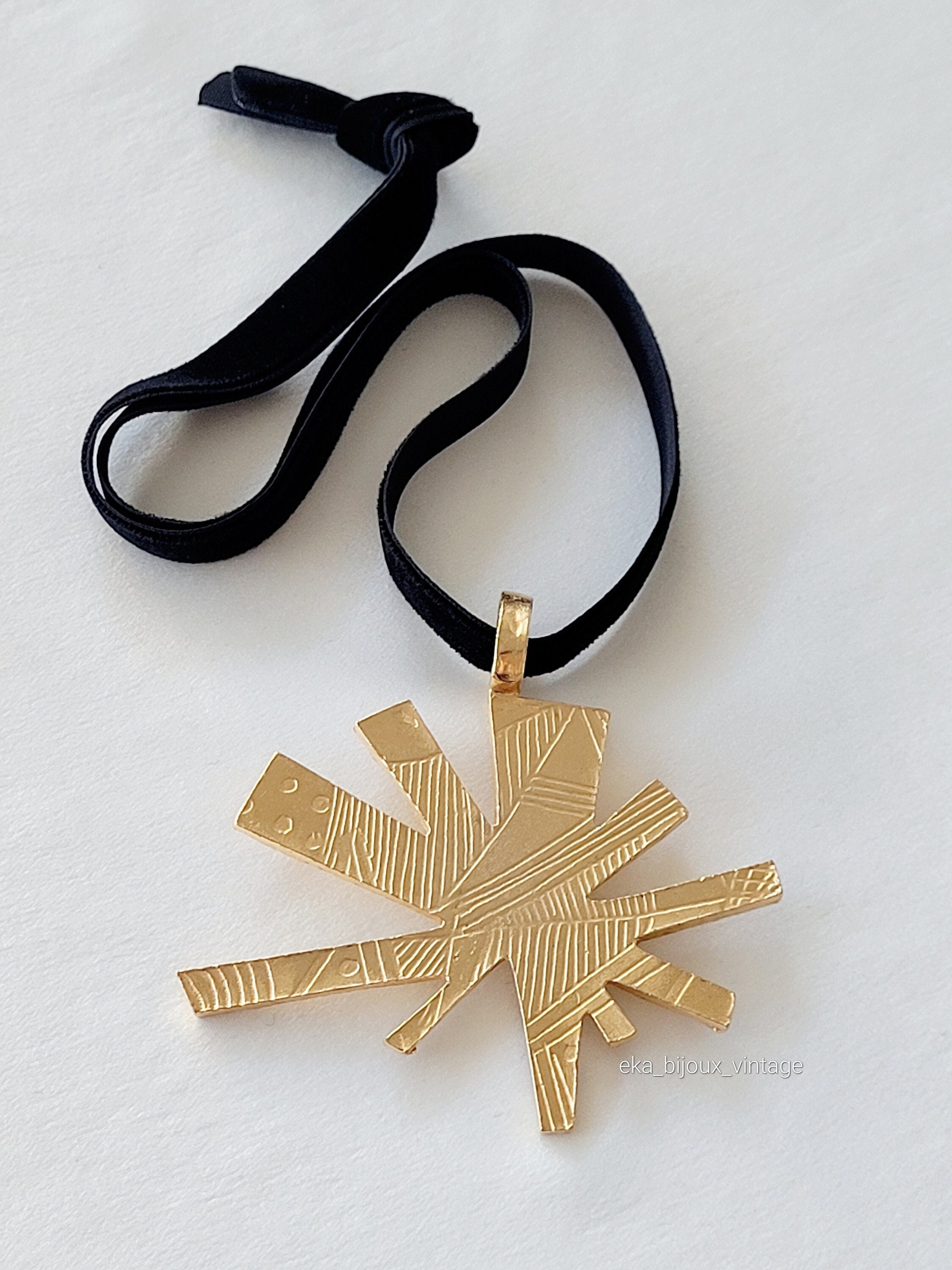 Pendentif Biche De Bere Vintage - Métal Argenté Et Fonte De Verre - Modèle Des Années 1993 - Occasion En Bon état