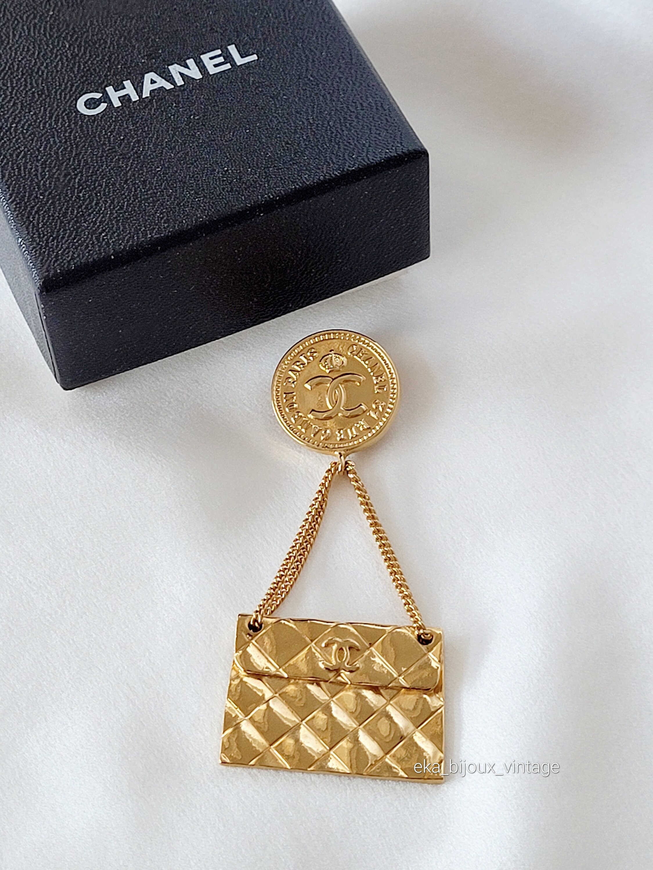 Vintage Brooch CHANEL CC Logo Monogram Quilted Brooch Pin Jewelry Gold 80's  -  Sweden