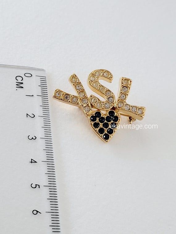 イヴ・サンローラン ハート型ブローチ ヴィンテージ イヴ・サンローラン - YSL ヴィンテージ ハート ブローチ - Etsy 日本