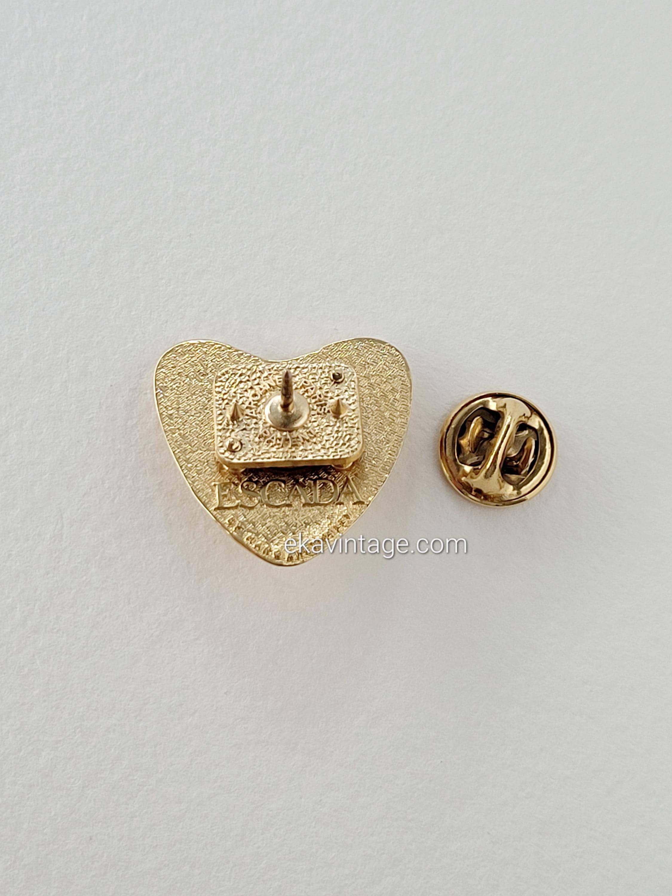 Broche Cœur Escada En Métal Doré - Bijou Vintage En Excellent état, Parfait Pour Un Look élégant
