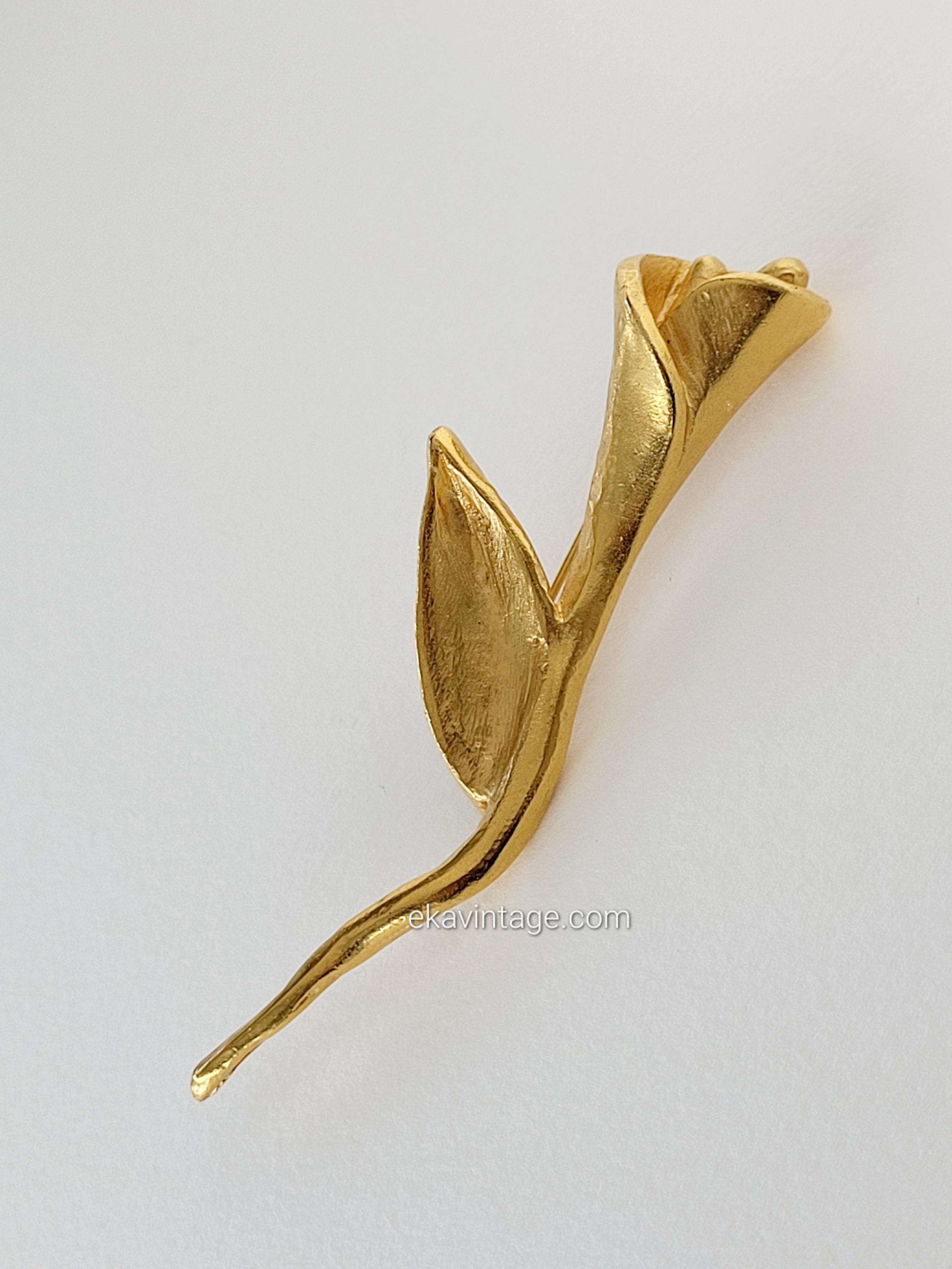 Broche De Revers Costume Homme - Forme Fleur Avec Chaînes Suspendues - Alliage Et Tissu Doré - Pour Mariage, Cérémonie, Dîner élégant