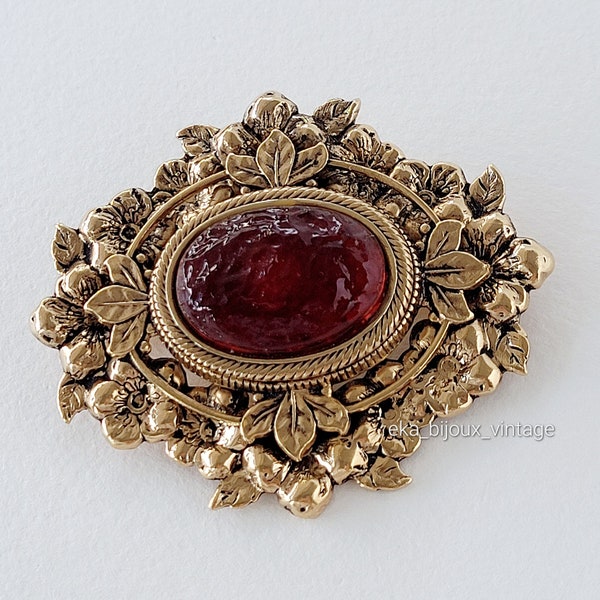 Reminiscence - Red cabochon brooch