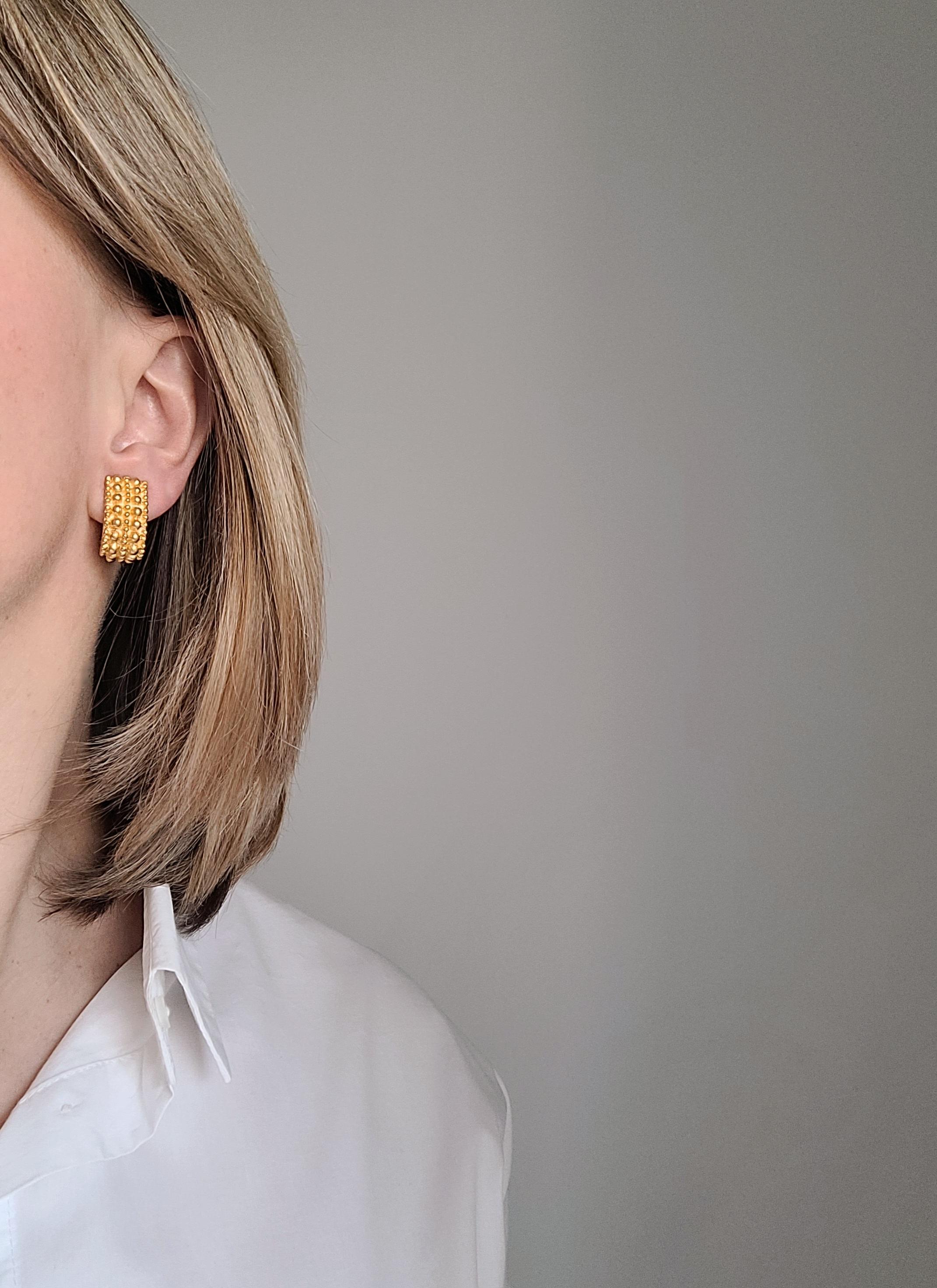 Boucles D'Oreilles Clips Vintage Jacques Esterel - Puces Dorées En Acier Inoxydable Occasion