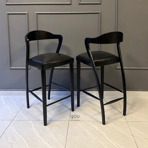Set di 2 sgabelli da bar con seduta in vera pelle - Sgabelli da bar pronti per la spedizione - Gambe in legno - Struttura in legno nero