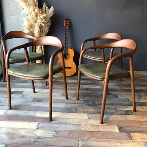 Set van 4 stuks, gereed voor verzending, moderne stoelen uit het midden van de eeuw - eetkamerstoelen met houten armleuningen - stoelen voor de woonkamer - stoelen voor de eetkamer