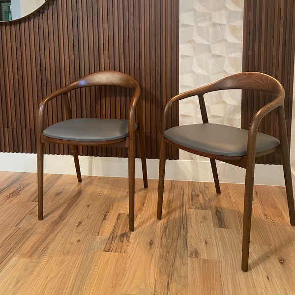 Mid-Century Modern Stuhl - Esszimmerstuhl mit Holz-Armen - Ledersessel - Esszimmerstühle - Esszimmerstühle - Ledersessel