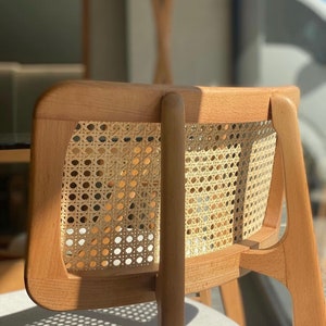 Hölzerner Rattan-Dine-Stuhl Vintage Ess und Wohnzimmerstühle Esszimmer-Set-Optionen mit personalisiertem Sitz und Fleck Rustikales Wohndesign Bild 3