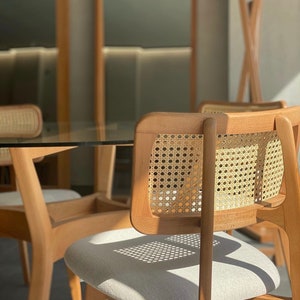 Hölzerner Rattan-Dine-Stuhl Vintage Ess und Wohnzimmerstühle Esszimmer-Set-Optionen mit personalisiertem Sitz und Fleck Rustikales Wohndesign Bild 5