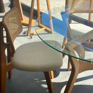 Hölzerner Rattan-Dine-Stuhl Vintage Ess und Wohnzimmerstühle Esszimmer-Set-Optionen mit personalisiertem Sitz und Fleck Rustikales Wohndesign Bild 2