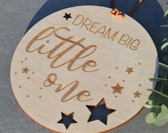 Holzschild Kinderzimmer Babyzimmer I DREAM BIG little one mit Lederband