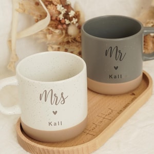 Personalizable wooden tray with engraved cups I Wedding gift set for Mr. and Mrs. I Bride and Groom I Mister and Miss
