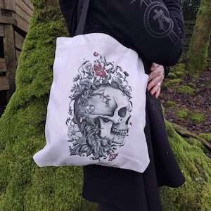 Bolsa de lona con diseño de calavera gótica Bloom: bolsa con diseño floral de calavera, estética floral gótica, bolso de hombro para amantes de los esqueletos, regalo para amantes de las calaveras.